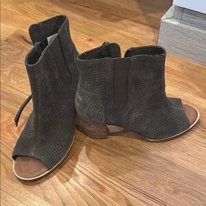 Toms Black Ankle Booties with Elastic Panels